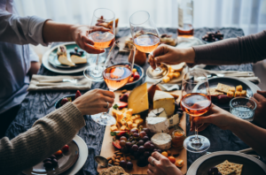 Healthy living tips: friends eating and drinking together